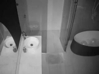 Freechat voyeurcam-casa-salsa-bathroom-6 on CamSoda