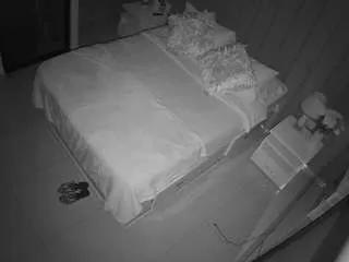 Freechat voyeurcam-casa-salsa-bedroom-7 on CamSoda