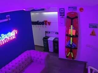 Freechat voyeurcam-jb-lobby on CamSoda