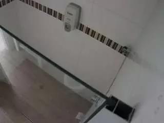 Freechat voyeurcam-jb-shower-1 on CamSoda