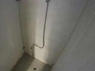 Freechat voyeurcam-jb-shower-1 on CamSoda