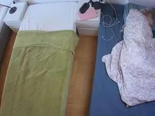 Freechat voyeurcam-julmodels-bed-5 on CamSoda