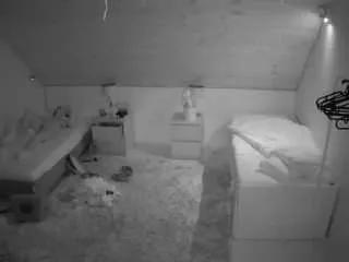 Freechat voyeurcam-julmodels-whitebed-2 on CamSoda