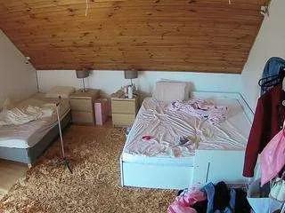 Freechat voyeurcam-julmodels-whitebed-2 on CamSoda