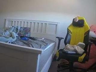 Offline voyeurcam-sexy-little-ana-01 on CamSoda