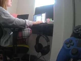 Offline voyeurcam-sexy-little-ana-01 on CamSoda