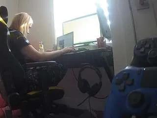 Offline voyeurcam-sexy-little-ana-01 on CamSoda