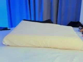 Offline xiaphoenix on CamSoda