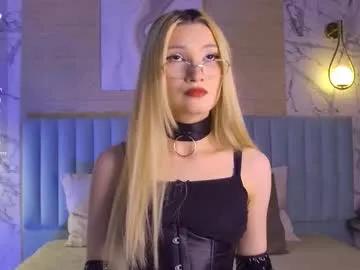 Freechat carolreeves on Chaturbate