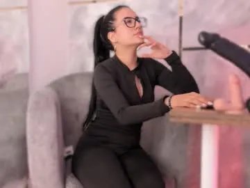 ellaochoa on Chaturbate 