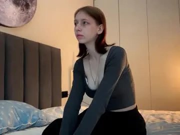 ellie_hollow on Chaturbate 