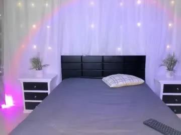 Freechat evoletbee on Chaturbate