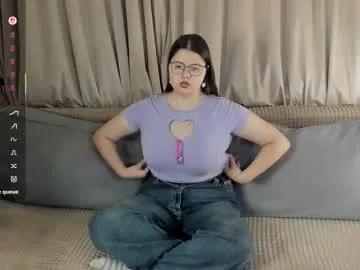 leishacaves — GOAL: help me unbutton 1 button [22 tokens remaining]