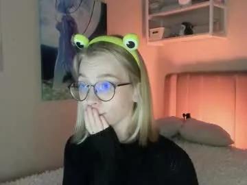Away lunar_sofia on Chaturbate