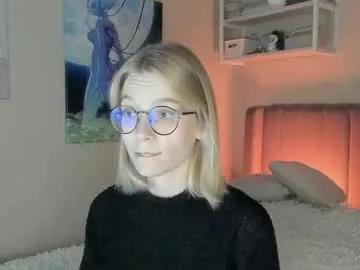 Away lunar_sofia on Chaturbate