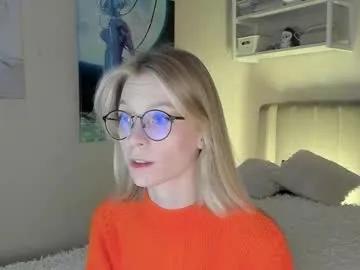 Away lunar_sofia on Chaturbate