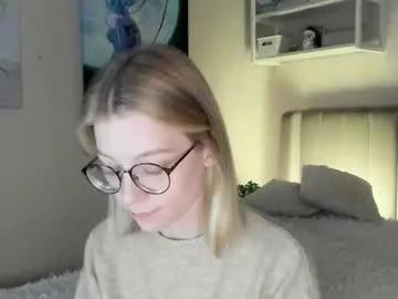 Away lunar_sofia on Chaturbate