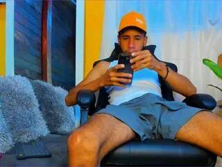 Offline alex_smithc on Flirt4Free
