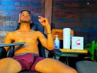 Offline alex_smithc on Flirt4Free