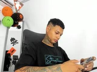 Freechat alexx_bloom on Flirt4Free
