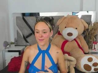 Freechat amara_jons on Flirt4Free