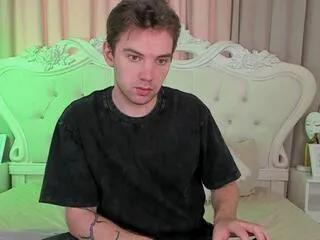 Freechat arthur_andrews on Flirt4Free