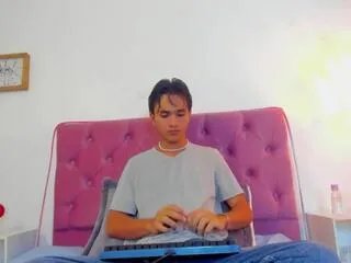 attlas_moon on Flirt4Free 