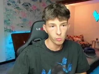 Offline charlie_florenzi on Flirt4Free