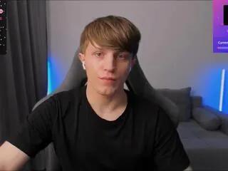 Freechat curtis_crew on Flirt4Free