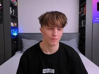 Freechat curtis_crew on Flirt4Free