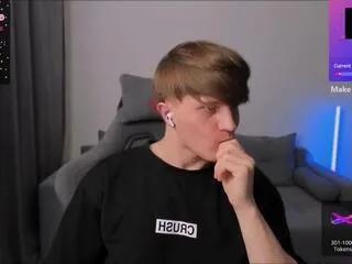 Freechat curtis_crew on Flirt4Free