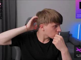 Freechat curtis_crew on Flirt4Free