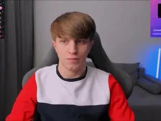 Freechat curtis_crew on Flirt4Free