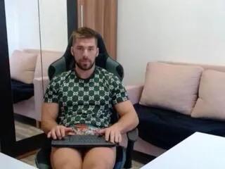 Offline darius_giles on Flirt4Free