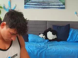 Offline emilio_reynolds on Flirt4Free