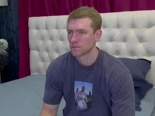 Offline ethan_pinkman on Flirt4Free