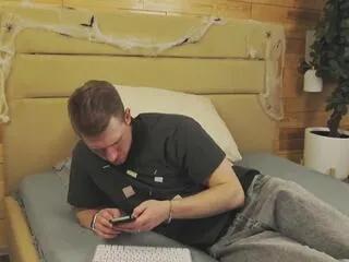 Offline ethan_pinkman on Flirt4Free