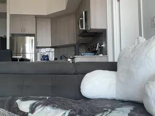 Freechat izzi on Flirt4Free