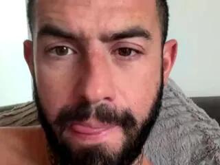 Freechat izzi on Flirt4Free