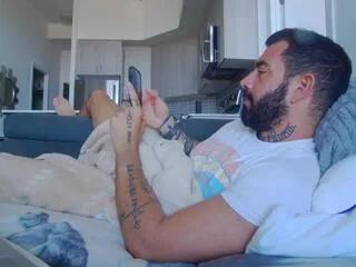 Freechat izzi on Flirt4Free