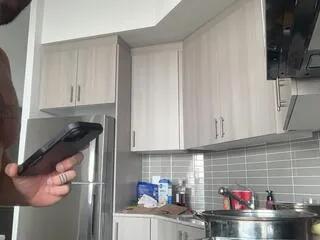 Freechat izzi on Flirt4Free