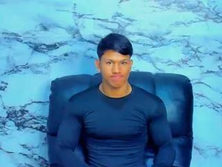 Freechat kalvin_walker on Flirt4Free