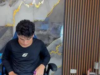 Offline lord_mackhenzy on Flirt4Free