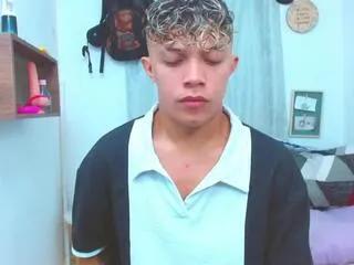 Offline lucas_luxx on Flirt4Free