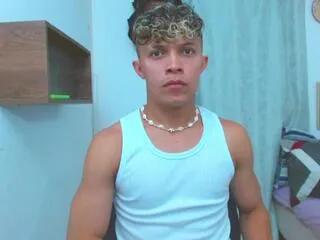 Offline lucas_luxx on Flirt4Free