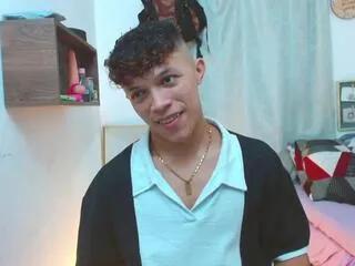 Offline lucas_luxx on Flirt4Free
