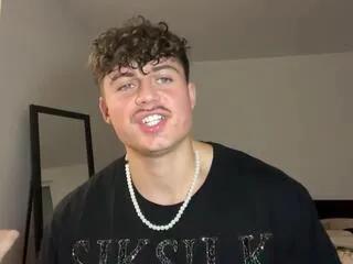 Freechat noah_sandler on Flirt4Free