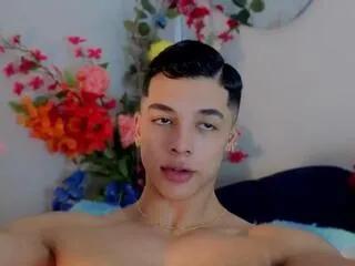 Freechat troye_williams on Flirt4Free