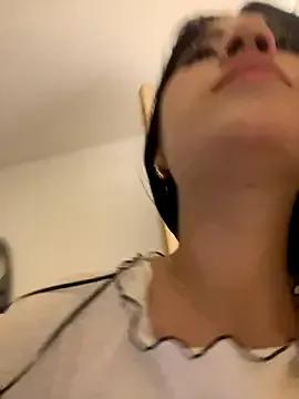 Freechat emi_star on StripChat