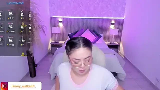 emmy_walker on StripChat 